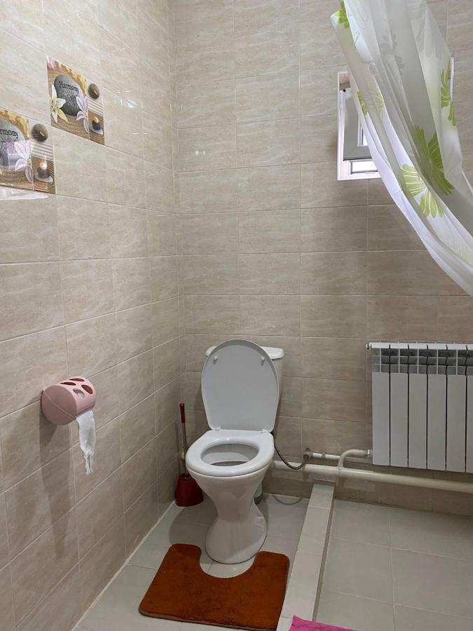 Karakol-Guest Bed & Breakfast ภายนอก รูปภาพ
