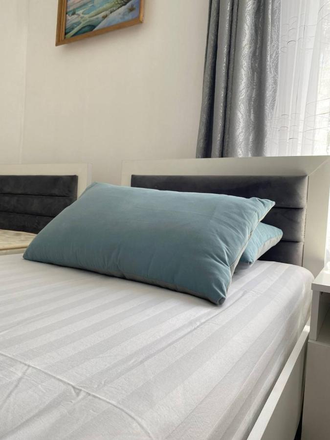 Karakol-Guest Bed & Breakfast ภายนอก รูปภาพ