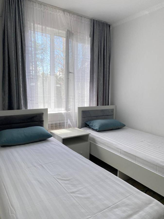 Karakol-Guest Bed & Breakfast ภายนอก รูปภาพ
