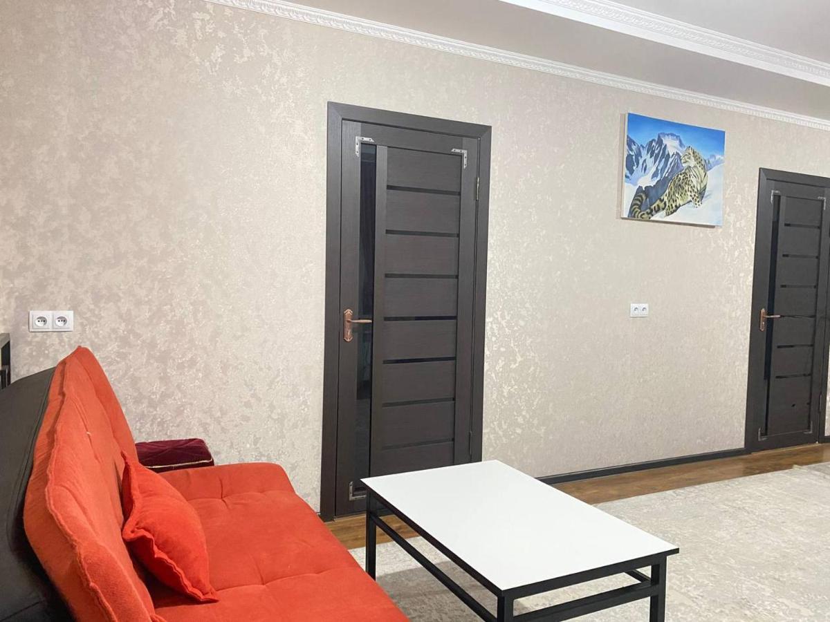 Karakol-Guest Bed & Breakfast ภายนอก รูปภาพ